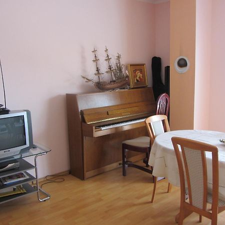 Apartments Dilja Malinska Oda fotoğraf