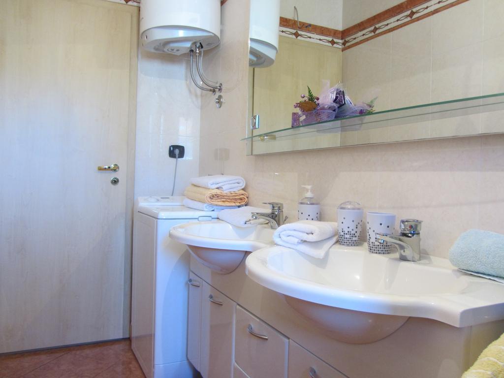 Apartments Dilja Malinska Oda fotoğraf