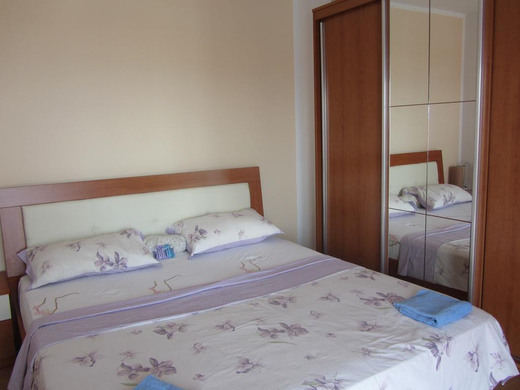 Apartments Dilja Malinska Oda fotoğraf