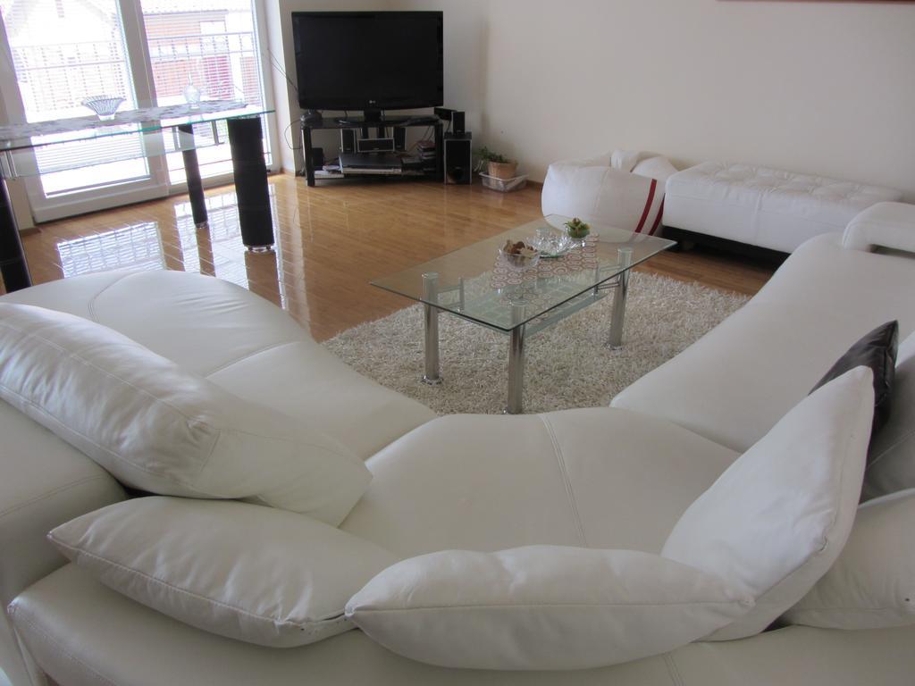 Apartments Dilja Malinska Oda fotoğraf