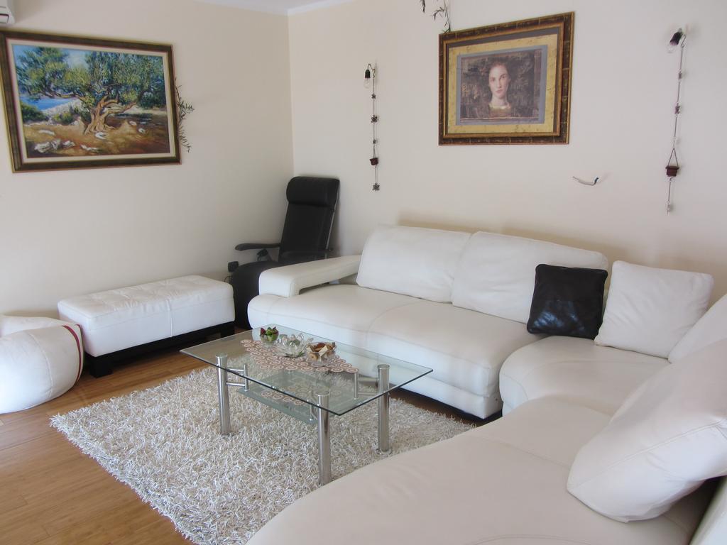 Apartments Dilja Malinska Oda fotoğraf
