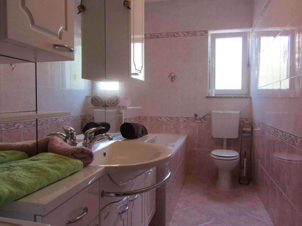 Apartments Dilja Malinska Oda fotoğraf