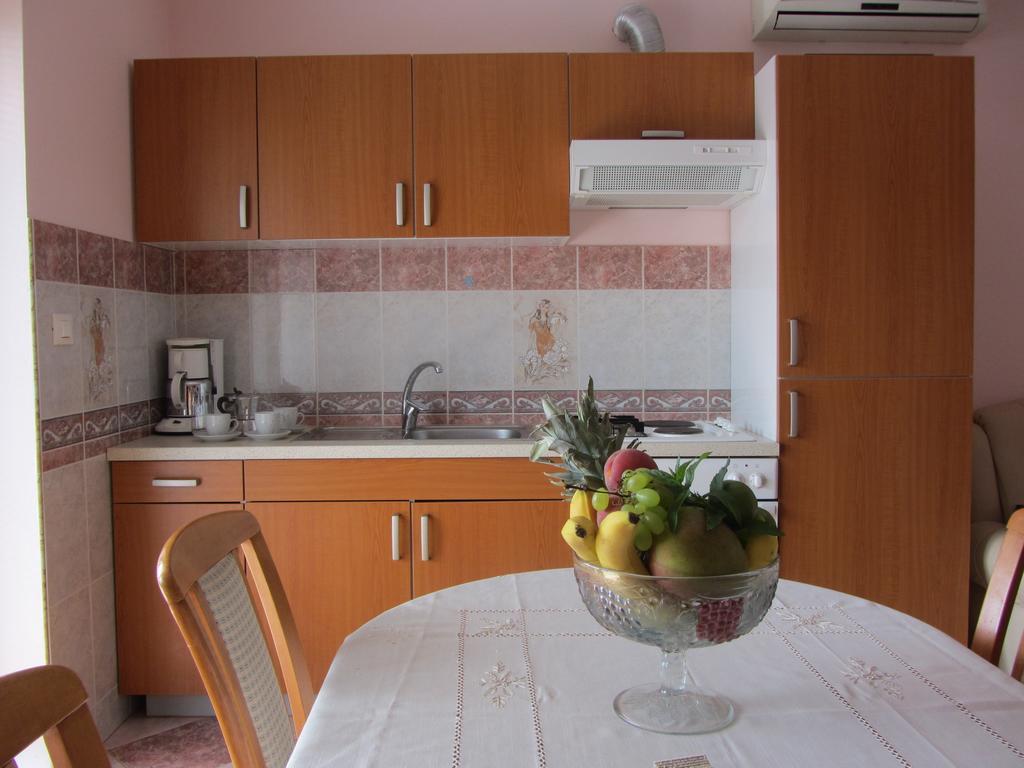 Apartments Dilja Malinska Oda fotoğraf